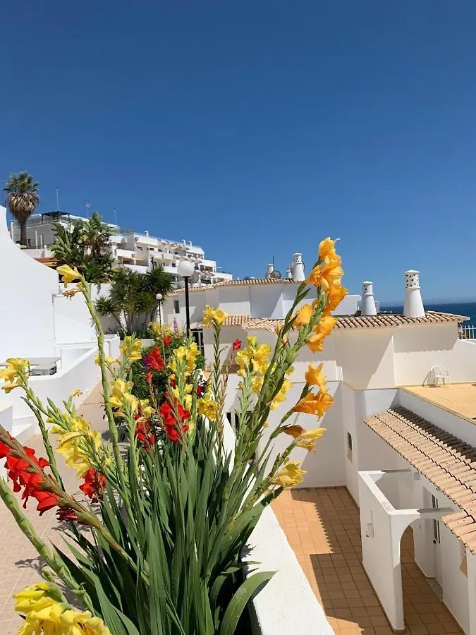 Albufeira, Sea And Old Town Viewアパートメント アパート